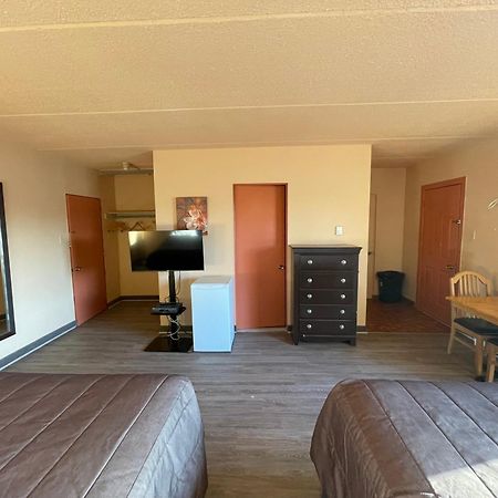 Motel St-Eustache Сент-Юсташ Екстериор снимка