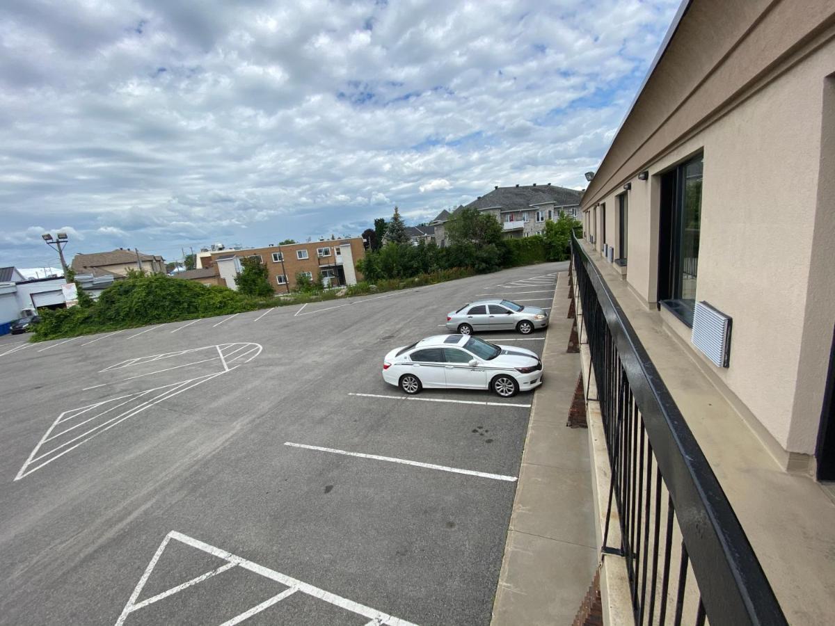 Motel St-Eustache Сент-Юсташ Екстериор снимка