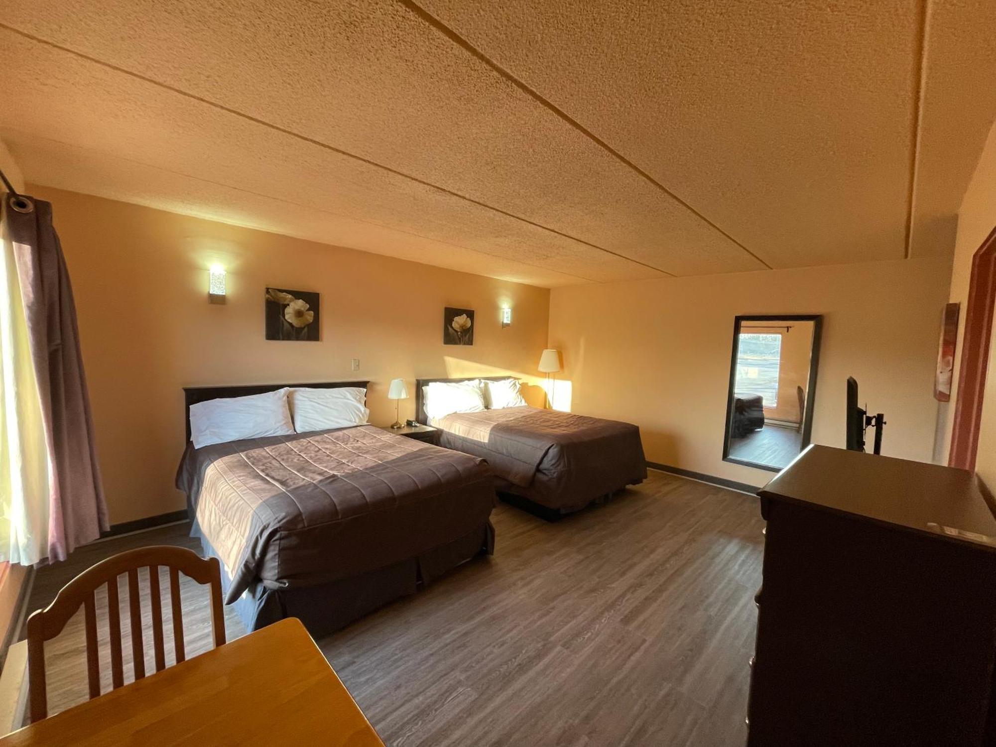 Motel St-Eustache Сент-Юсташ Екстериор снимка